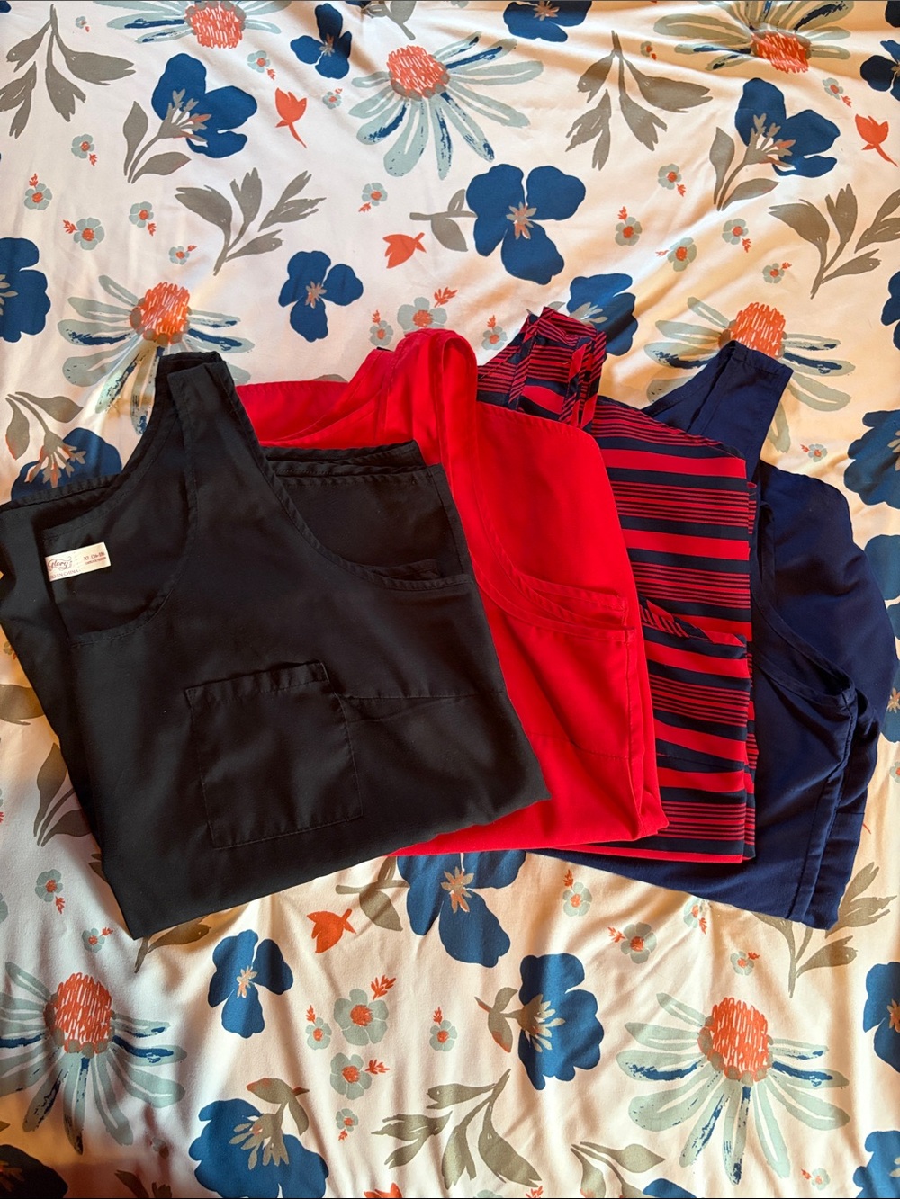 Lot of 4 Curved Hem Pocket Tanks